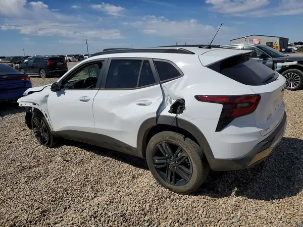 KL77LKEP4TC029928 2026 CHEVROLET TRAX - Image 2