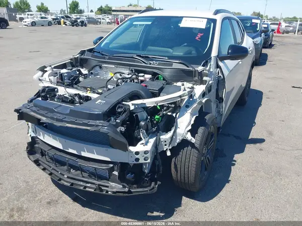 KL77LKEP4TC059043 2026 CHEVROLET TRAX - Image 2