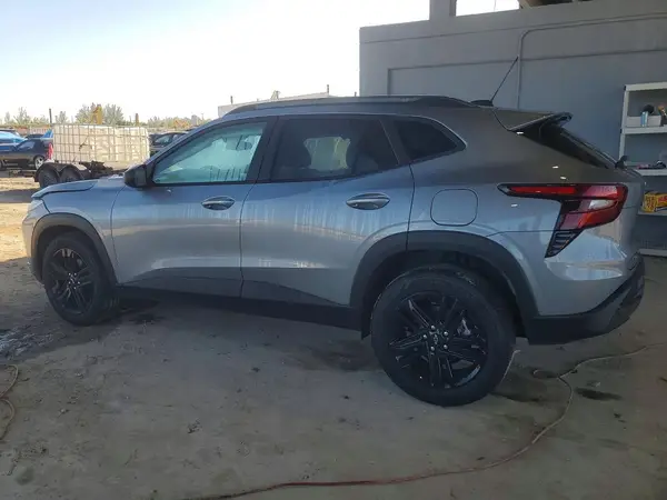 KL77LKEP4TC062685 2026 CHEVROLET TRAX - Image 2