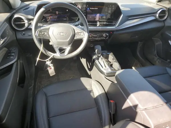 KL77LKEP5SC013588 2025 CHEVROLET TRAX - Image 8