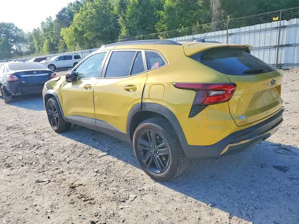 KL77LKEP5SC015924 2025 CHEVROLET TRAX - Image 2