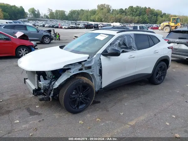 KL77LKEP5SC017866 2025 CHEVROLET TRAX - Image 2