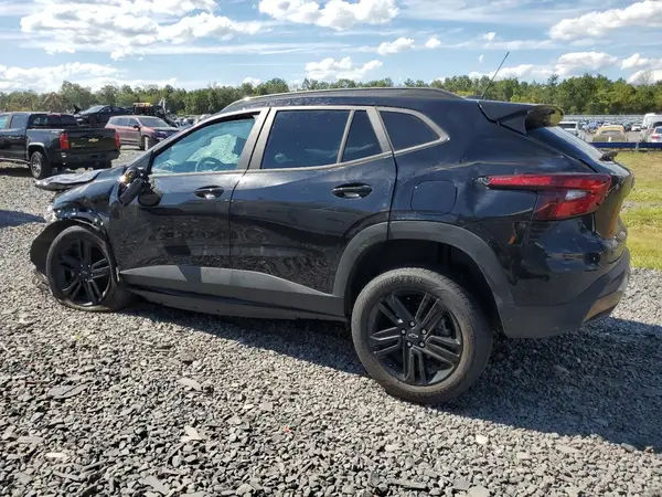 KL77LKEP5SC027832 2025 CHEVROLET TRAX - Image 2