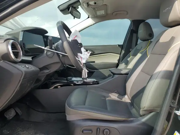 KL77LKEP5SC028219 2025 CHEVROLET TRAX - Image 8