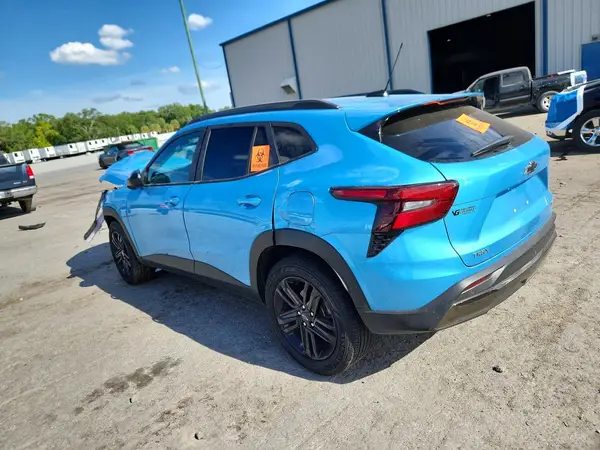 KL77LKEP5SC031167 2025 CHEVROLET TRAX - Image 2