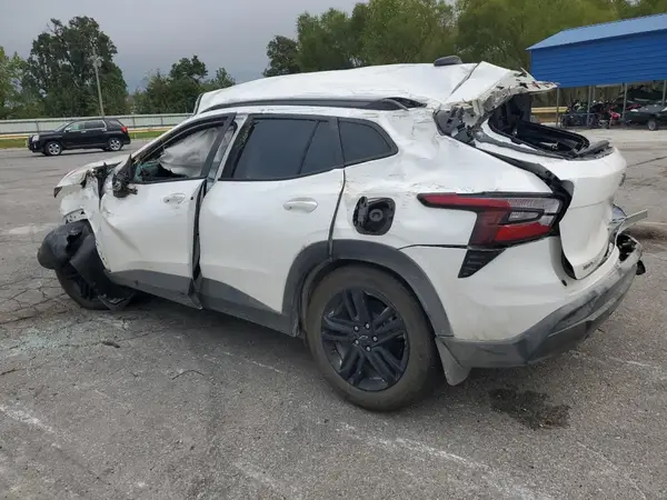 KL77LKEP5SC031878 2025 CHEVROLET TRAX - Image 2