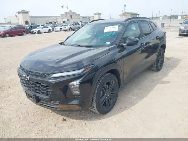 KL77LKEP5SC055582 2025 CHEVROLET TRAX - Image 2
