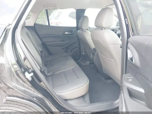 KL77LKEP5SC055582 2025 CHEVROLET TRAX - Image 8