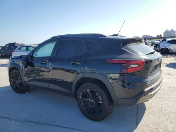 KL77LKEP5SC075699 2025 CHEVROLET TRAX - Image 2