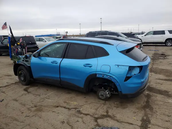 KL77LKEP5SC080496 2025 CHEVROLET TRAX - Image 2