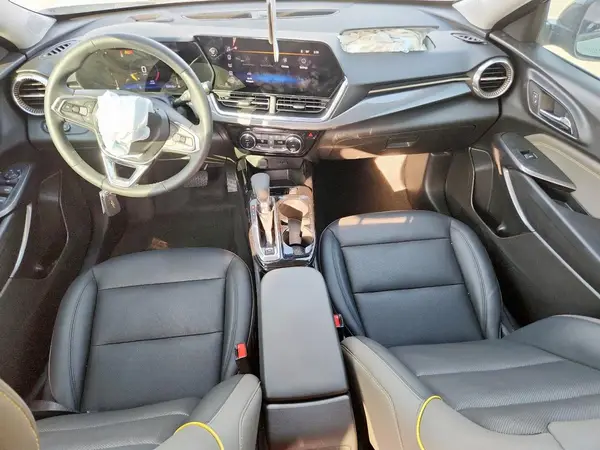 KL77LKEP5SC084158 2025 CHEVROLET TRAX - Image 8