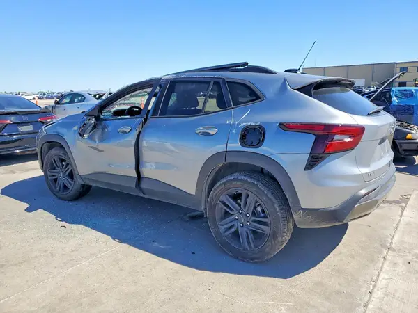 KL77LKEP5SC084788 2025 CHEVROLET TRAX - Image 2