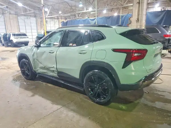 KL77LKEP5SC112573 2025 CHEVROLET TRAX - Image 2