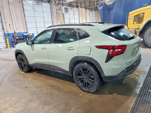 KL77LKEP5SC117479 2025 CHEVROLET TRAX - Image 2