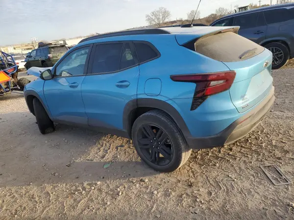 KL77LKEP5SC117952 2025 CHEVROLET TRAX - Image 2