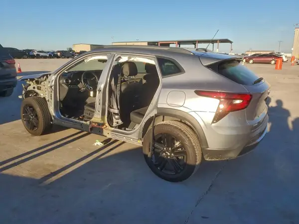 KL77LKEP5SC130877 2025 CHEVROLET TRAX - Image 2