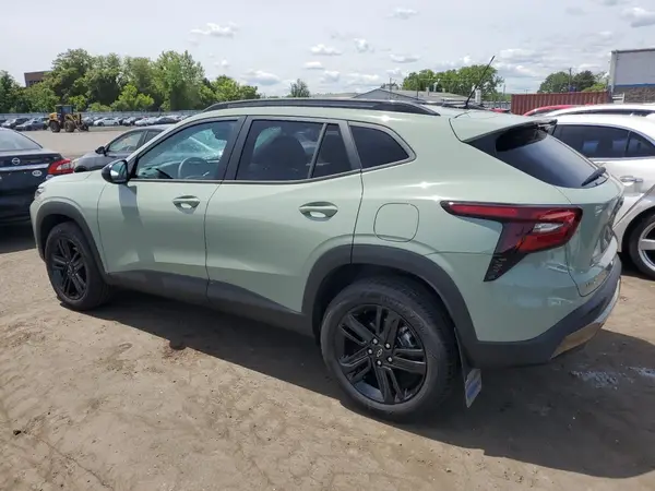 KL77LKEP5SC137859 2025 CHEVROLET TRAX - Image 2