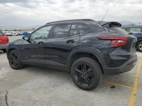 KL77LKEP5SC146884 2025 CHEVROLET TRAX - Image 2