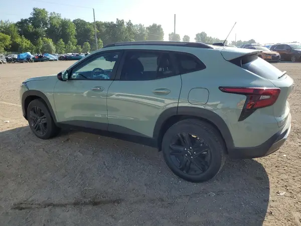 KL77LKEP5SC179755 2025 CHEVROLET TRAX - Image 2