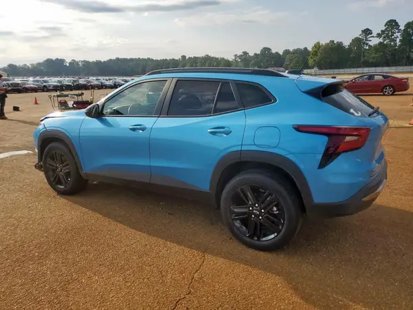 KL77LKEP5SC186852 2025 CHEVROLET TRAX - Image 2