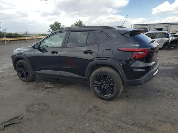KL77LKEP5SC241722 2025 CHEVROLET TRAX - Image 2