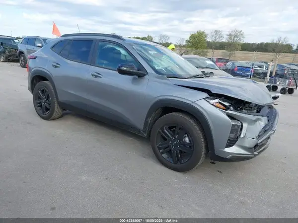 KL77LKEP5SC246192 2025 CHEVROLET TRAX - Image 1