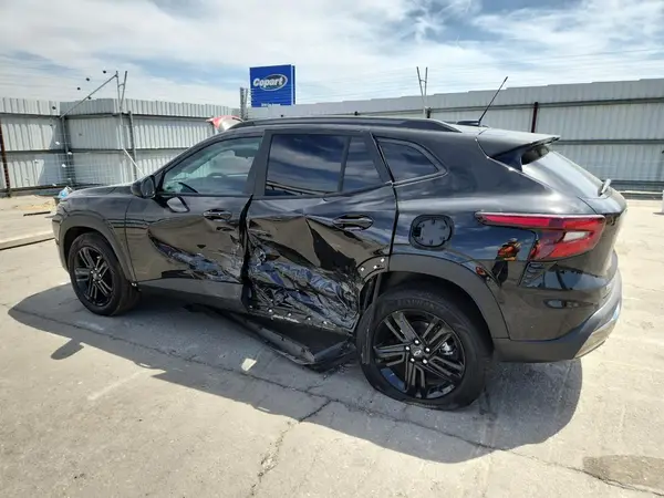 KL77LKEP5SC247908 2025 CHEVROLET TRAX - Image 2
