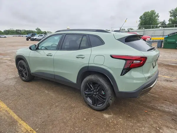 KL77LKEP5SC341223 2025 CHEVROLET TRAX - Image 2