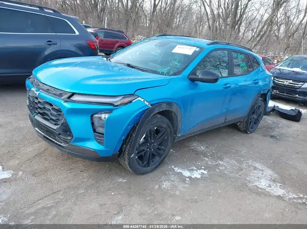 KL77LKEP6FC159031 2025 CHEVROLET TRAX - Image 2