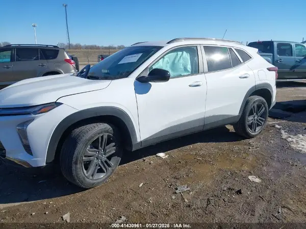 KL77LKEP6SC017102 2025 CHEVROLET TRAX - Image 2