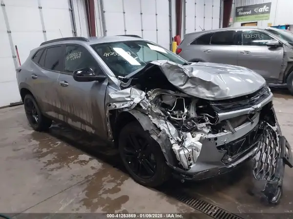 KL77LKEP6SC018945 2025 CHEVROLET TRAX - Image 1