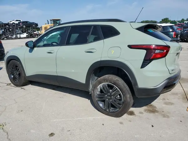 KL77LKEP6SC081821 2025 CHEVROLET TRAX - Image 2