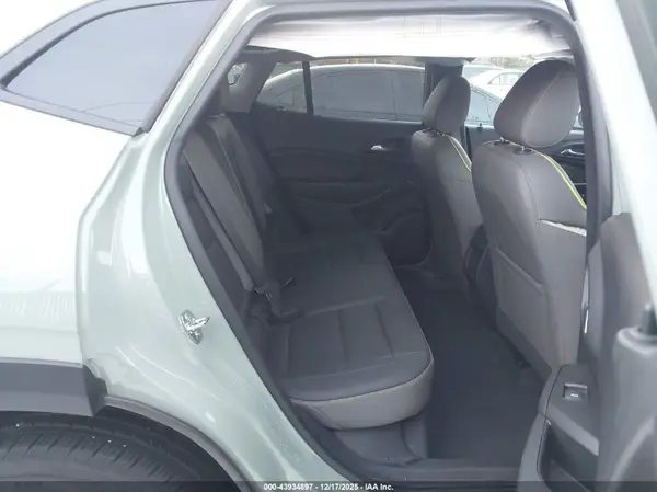 KL77LKEP6SC112355 2025 CHEVROLET TRAX - Image 8