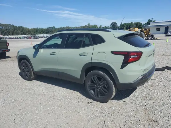 KL77LKEP6SC119886 2025 CHEVROLET TRAX - Image 2