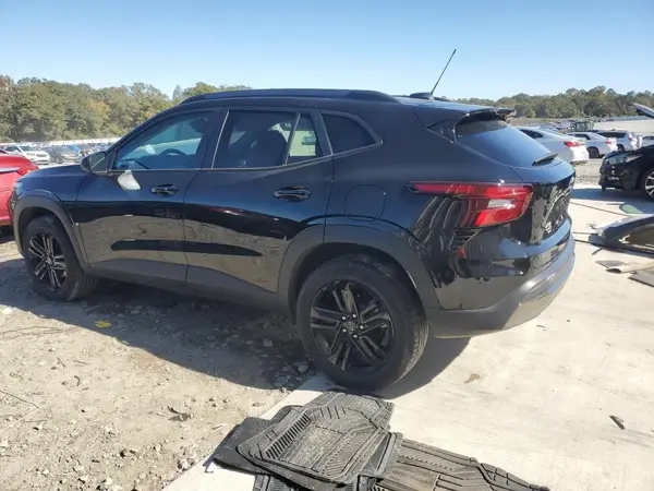 KL77LKEP6SC165492 2025 CHEVROLET TRAX - Image 2