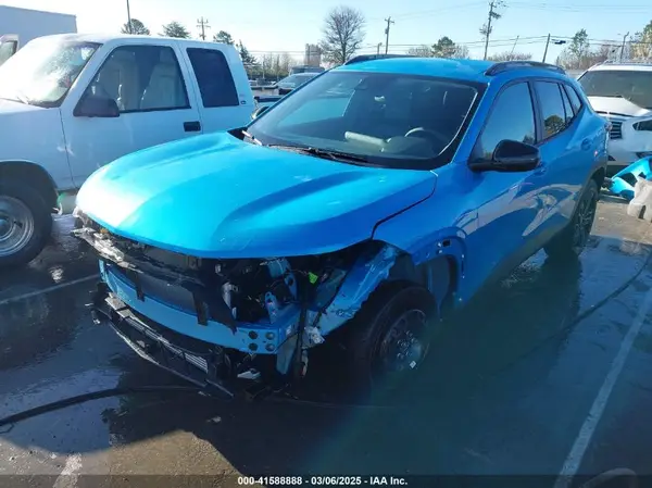 KL77LKEP6SC168747 2025 CHEVROLET TRAX - Image 2
