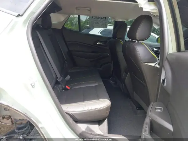 KL77LKEP6SC187217 2025 CHEVROLET TRAX - Image 8