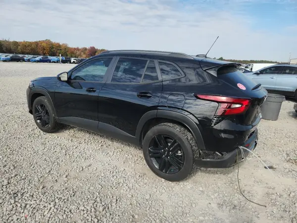 KL77LKEP6SC207286 2025 CHEVROLET TRAX - Image 2