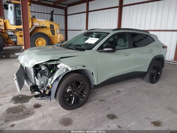 KL77LKEP6SC218174 2025 CHEVROLET TRAX - Image 2