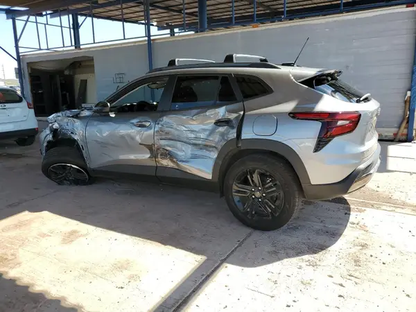 KL77LKEP6SC222337 2025 CHEVROLET TRAX - Image 2
