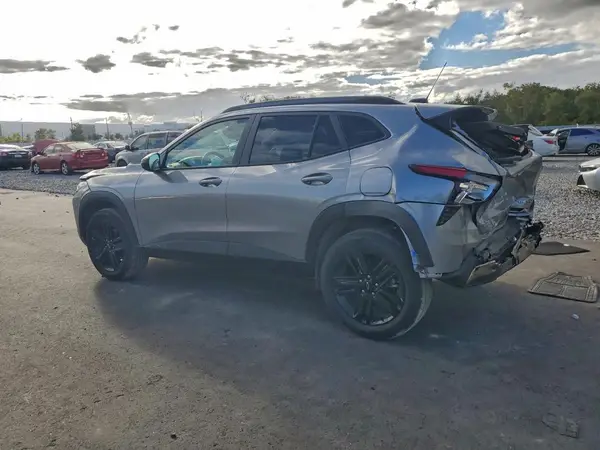 KL77LKEP6SC300003 2025 CHEVROLET TRAX - Image 2