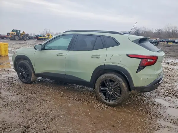 KL77LKEP6SC327959 2025 CHEVROLET TRAX - Image 2
