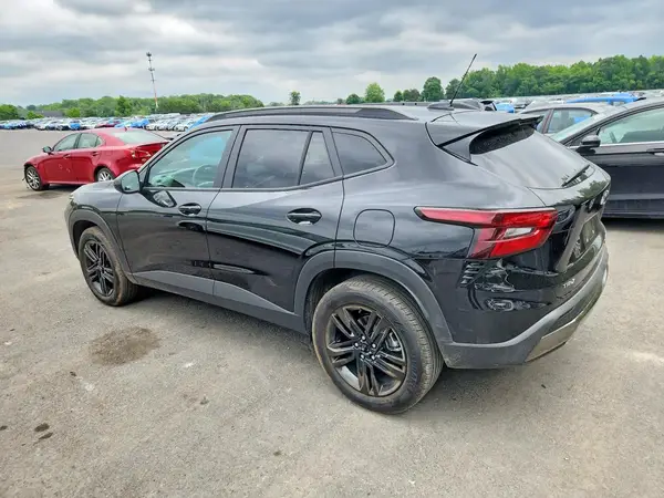 KL77LKEP6SC332448 2025 CHEVROLET TRAX - Image 2