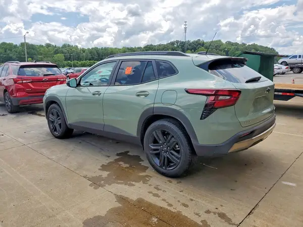 KL77LKEP6SC341845 2025 CHEVROLET TRAX - Image 2