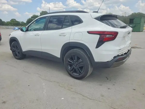 KL77LKEP7SC035804 2025 CHEVROLET TRAX - Image 2