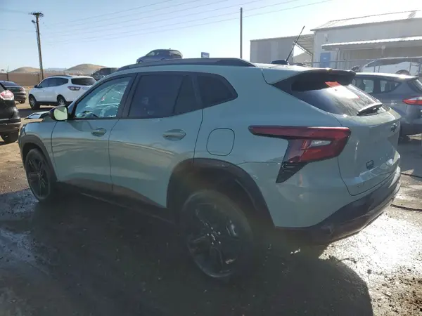 KL77LKEP7SC063165 2025 CHEVROLET TRAX - Image 2