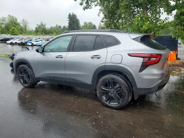 KL77LKEP7SC079561 2025 CHEVROLET TRAX - Image 2