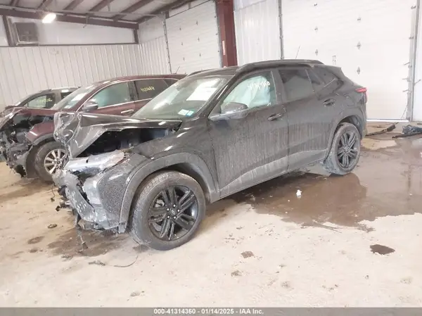 KL77LKEP7SC080175 2025 CHEVROLET TRAX - Image 2