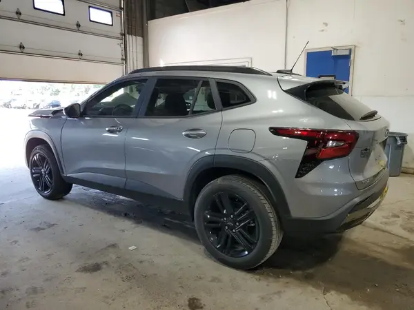 KL77LKEP7SC102613 2025 CHEVROLET TRAX - Image 2