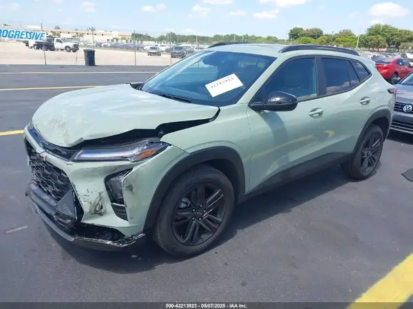 KL77LKEP7SC106127 2025 CHEVROLET TRAX - Image 2